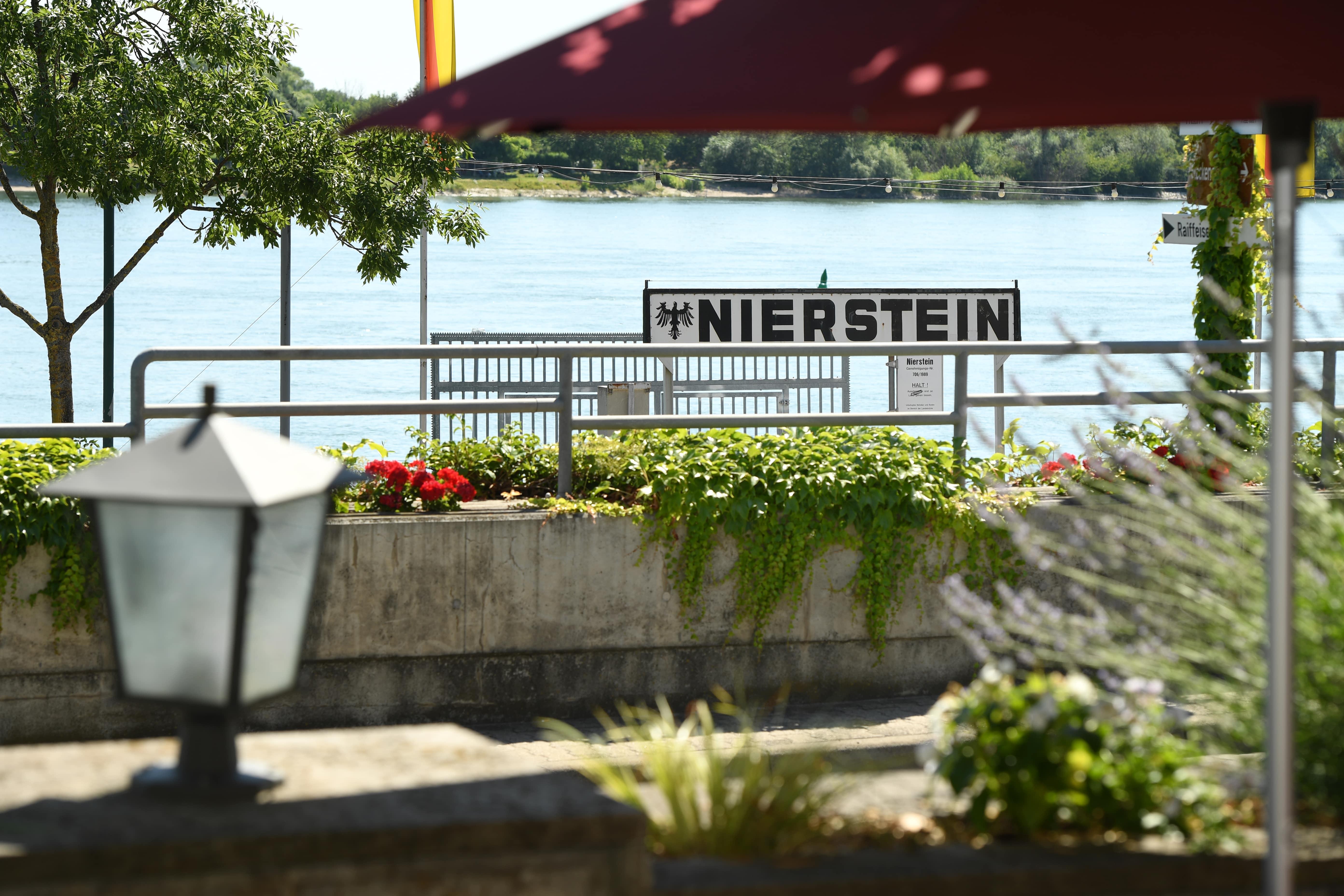 Rhein-Hotel Nierstein Bagian luar foto