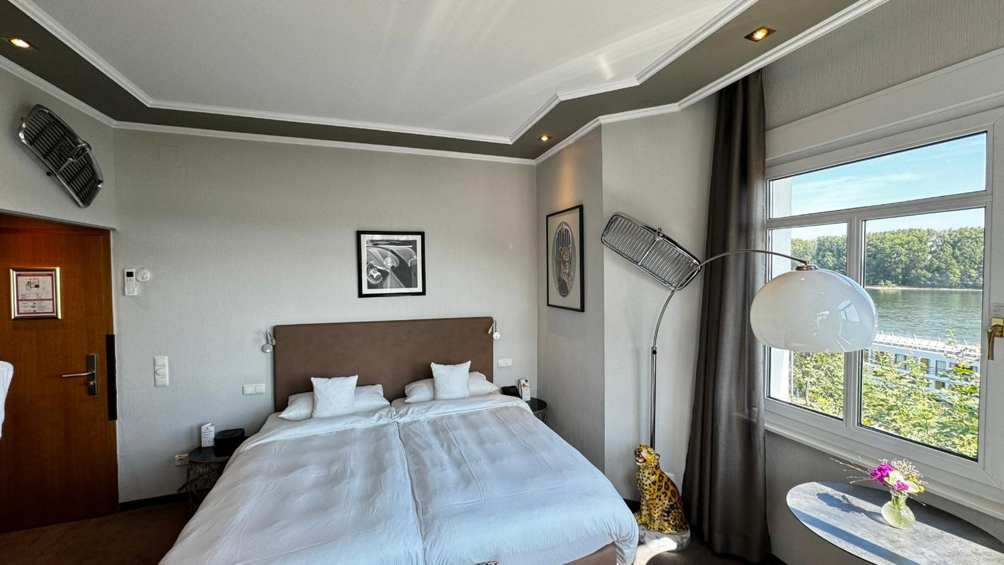 Rhein-Hotel Nierstein Bagian luar foto